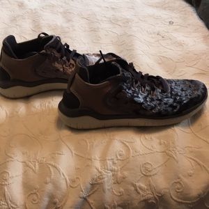 Nike velvet animal print Free rn sneakers
